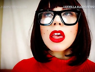 Ludella Hahn Crushing Headscissors ▶ ▶