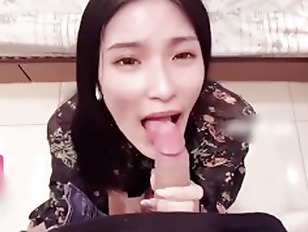 	台灣SWAG系列絲襪秘書國產,刺青妹帶男人進房就猴急吹喇叭
