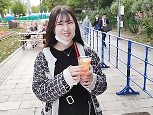 (vlog)札幌秋祭りで美味しいものを沢山食べ飲みしたあとに濃厚なエッチ。指を入れながらクンニされて逝きはて、最後は正常位で中出し。(일본의 미인 학생의 브이로그) หนัง xhd ญี่ปุ่น