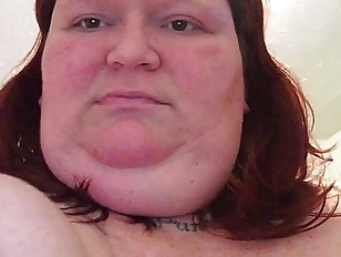 Amature chubby Jessie masturbates hairy pussy with vibrator