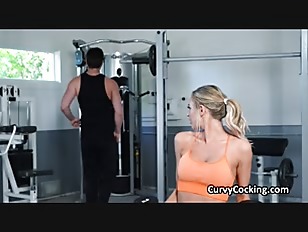 Blonde in yoga pants seduces lucky guy at the gym
