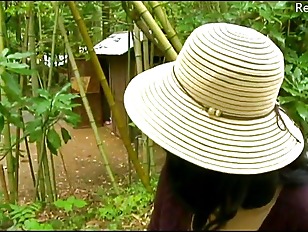 『ヘンリー塚本作品』「奥さん、俺のマラ舐めるかい？」変態が集まる公園のトイレ。人妻は中年男のち●ぽを…