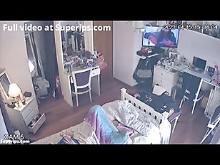 Girl Masturbates Watching Porn Tube Videos at YouJizz
