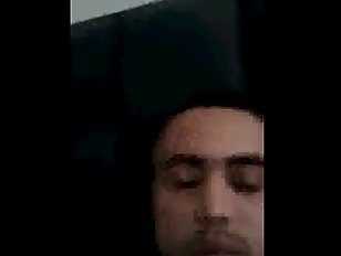 Juan Gonzalez es un pervertido y un pedofilo que se masturba en cam delante de una niña de 2 años