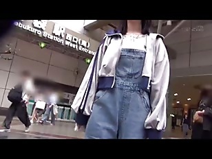 【マジックミラー号】ぱっちりお目々の可愛いＪＤ！ｵｰﾊﾞｰｵｰﾙ女子がブラジャーの上からオッパイ揉まれる！【素人ナンパ】