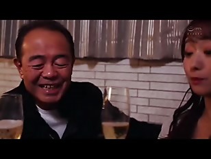 【人妻不倫】「本当は別れたくない…」同窓会で再会した元教え子と教師！