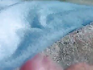 ecco di nuovo un padre oltre a un nonno di oltre 52 anni che questo si masturba in cam quest'uomo è un vero pedofiloA