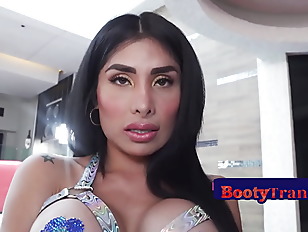 Tshemalebj porn video – Bigbutt Latin shemale sucking off guy after teasing