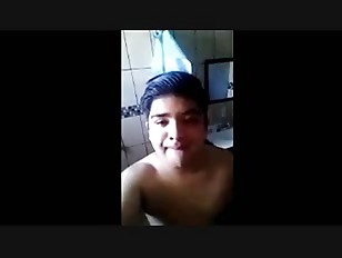 Giovanni Herrera Luevano es un pervertido y pedófilo que se masturba frente a un niño