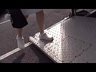 【素人ナンパ】「中出しまでされちゃった…。」利き手を骨折して治療のハズだったのにマジックミラー号でフェラや生セックスまで！