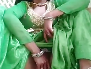 Indian Muslim Aunty Porn - Indian Muslim aunty pussy fingering