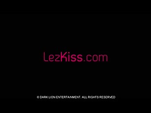 LezKiss Gorgeous supermodel gets turned on by lesbian friend