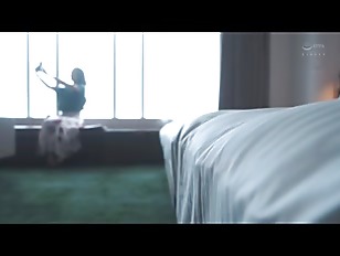 夫が予約してくれたスイートルームで不倫をくり返す元モデル妻「…ぶちこんで///」夫が隠れているとも知らずいつもどおり他人棒でメス犬発情SEX