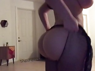 Sexy pawg twerking teasing fingering herself