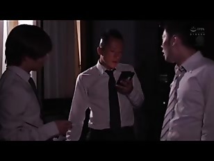 【五十路の人妻レイプ】「これ…しばらく起きないよな？」上役に睡眠薬を盛ったらエロ巨尻な人妻熟女も昏睡してしまったようで…