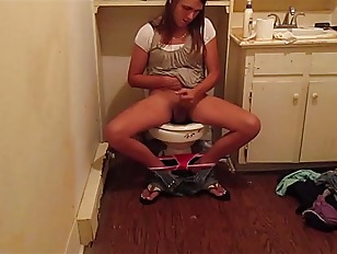 Tshemalecum porn video – Real Hidden Cam Caught Hot Teen Babe Masturbating While Using The Bathroom Cumming All Over Her Hand Making A Mess