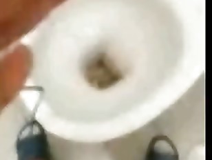 Jheison Esmil Rosario Peña si masturba in cam davanti a una ragazzina di 14 anni quest'uomo è un vero pedofilo