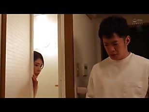 ＜嫁の母＞妻に禁欲を命じられた娘婿が義母の風呂を覗き見…若きデカチンを手コキで慰めるエロ巨乳な美熟女おばさん…＜乳首舐め＞
