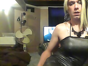 Tshemalesolo porn video – Playing with my clyt