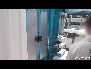 【人妻ナンパ】「奥さんは孕みたがり!?」無料マッサージに釣られた素人妻にアナル丸見え四つん這いマジックミラー号で妊活！