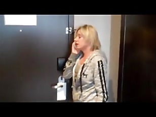 Oh wow he’s got morning wood1epHuZBe