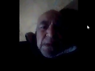 Homidio Opazo es un pervertido y un pedófilo que se masturba en la cámara frente a una niña de 2 años