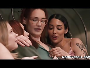 Siri Dahl cuddling stepdaughter together with her friends