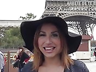 Heidi 27 ans vient du Canada pour se faire baisee en France