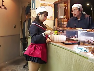 《美少女フェラ》要求するような視線で男性に見透かされ流れのまま挿入を許してイカし合う