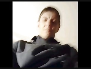 Pueblo porn video – Gerardo Ortúzar es un pervertido y un pueblo, este mastube en la cámara frente a una niña de 2 años