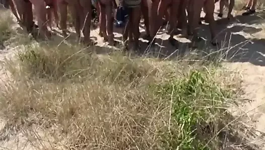 New To porn video – Dozens strangers men pour blonde on beach Cap d'Agde