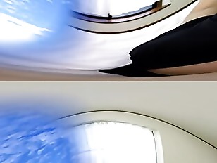 【VRエロ動画】朝勃ちチンポが襲われる！！幼馴染で年下の美女がオナニー中に乱入してくる！！