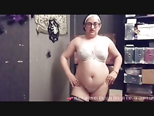 Vends-ta-culotte – French MILF gets naked and shows lingerie