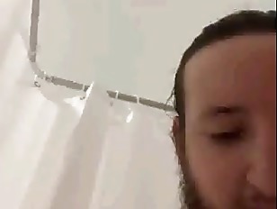 Monsieur Marvyn Cotte ce MAstube devant une fillette de 12ans en cam