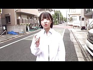 【素人ナンパ】「たぶん元々エロいんだろうｗｗ」8割増しでエロくみえてしまう白衣のロリかわ保健の先生をゲット！【赤面女子】