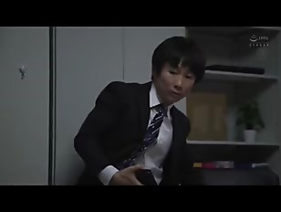 【先輩OL】部長の愛人と噂の教育係先輩OLのオフィスでするエロい不倫セックスを見てしまった！