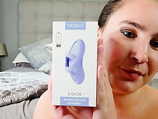 BBW unboxing, reviewing and masturbating with SVAKOM ECHO 2 toy.
