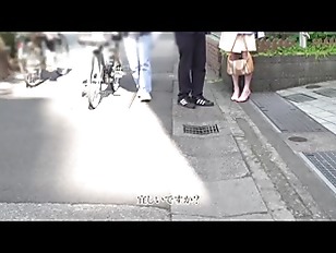【人妻ナンパ】「旦那を忘れてエッチなおもちゃを…」貞淑妻を装っていても性欲はオナニーで発散しているという素人セレブ妻！