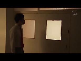 《女子校生騎乗位》艶肌女子高生がグっときたら即ズボのOKサインを出してしつこいピストンで発情しちゃう