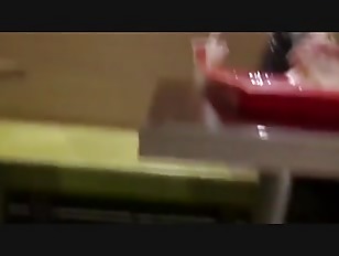 Ger porn video – Geile Blondine gibt Blowjob im öffentlichen Restaurant
