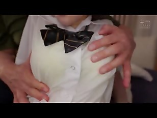 【女子校生】『うちに帰りたくないんだ』欲情を誘う若いメスと冴えない中年男が２人きり！巨乳女子高生のパイズリで互いに快感