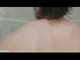 ELLIE NOVA SPYING SISTER SHOWER 14MIN