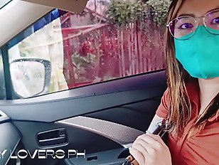 Pinay without fare agrees to fuck the grab driver