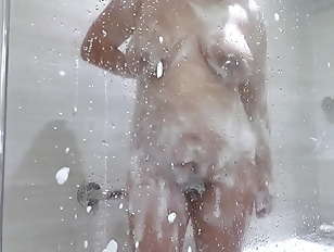Solomasturbation porn video – Big Tits Indian MILF Finger Pussy while bathing